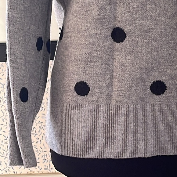 Ladies, warm, crewneck, Raglan sleeve sweater - Picture 4 of 6